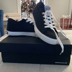 Kenneth Cole only wore once shoes. Size 7.5 M black and white